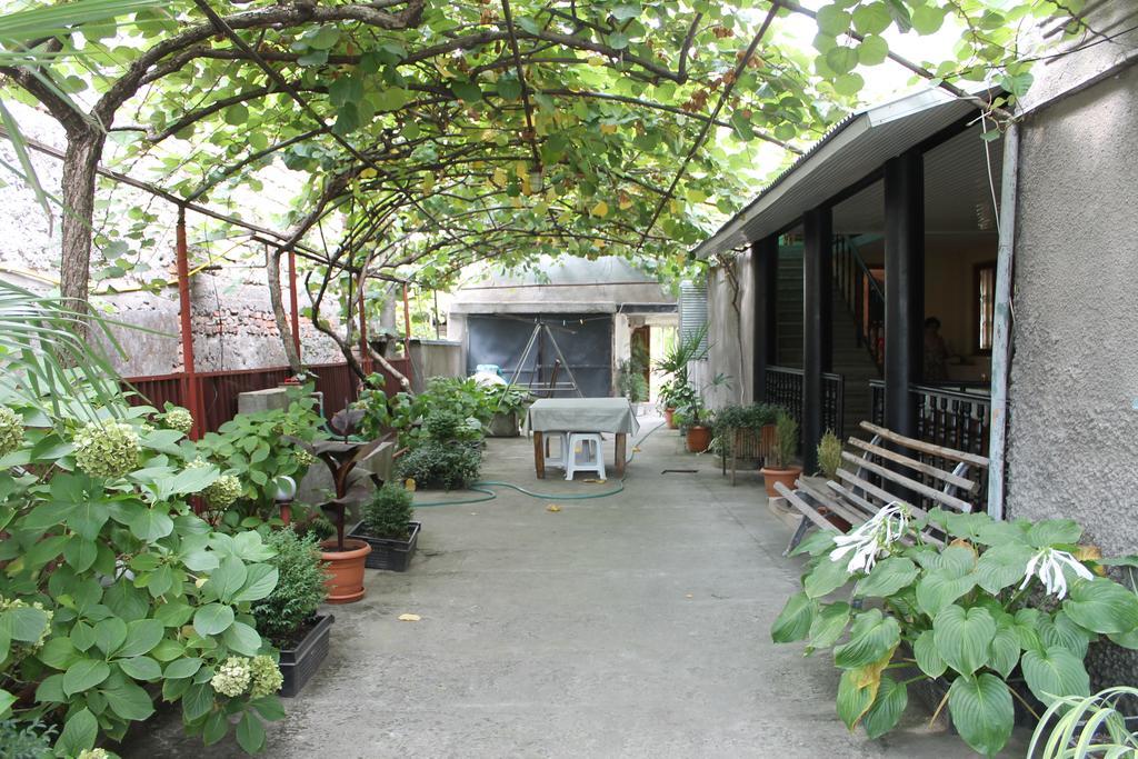 The Kiwi House Hotel Lagodekhi Ngoại thất bức ảnh