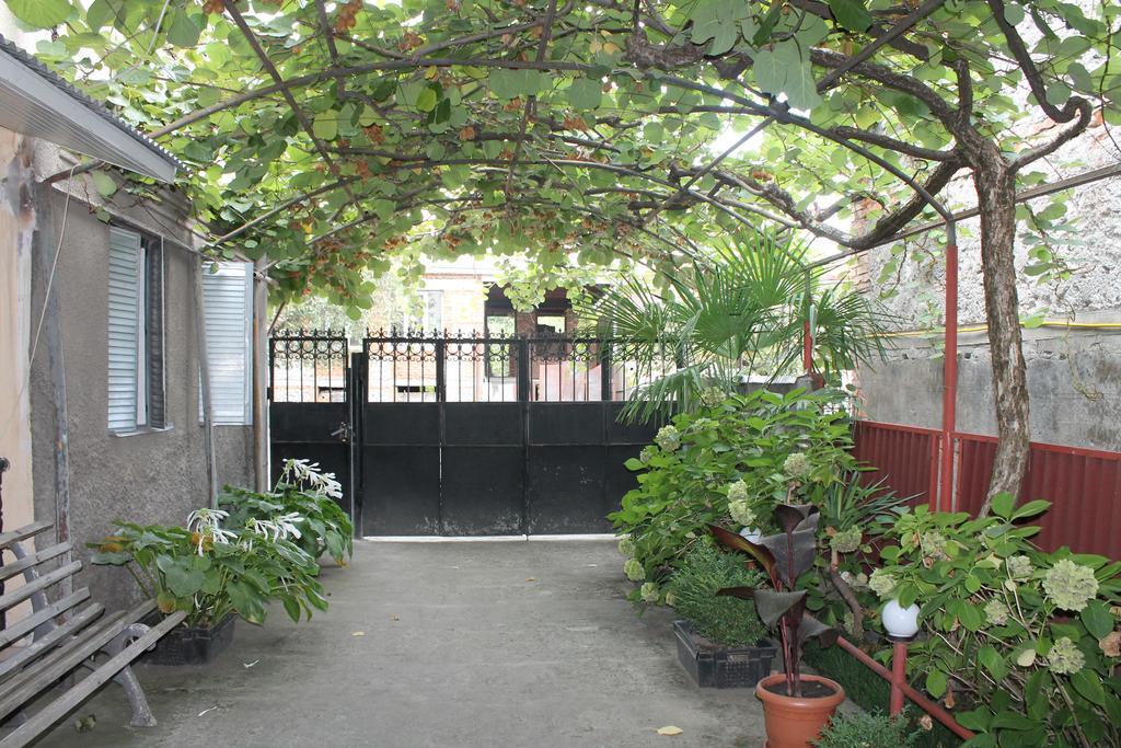 The Kiwi House Hotel Lagodekhi Ngoại thất bức ảnh
