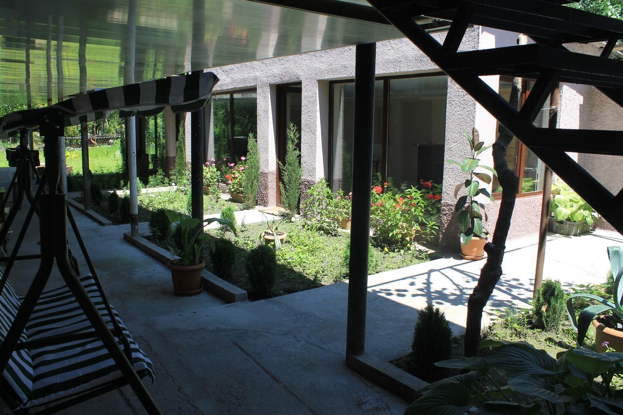 The Kiwi House Hotel Lagodekhi Ngoại thất bức ảnh