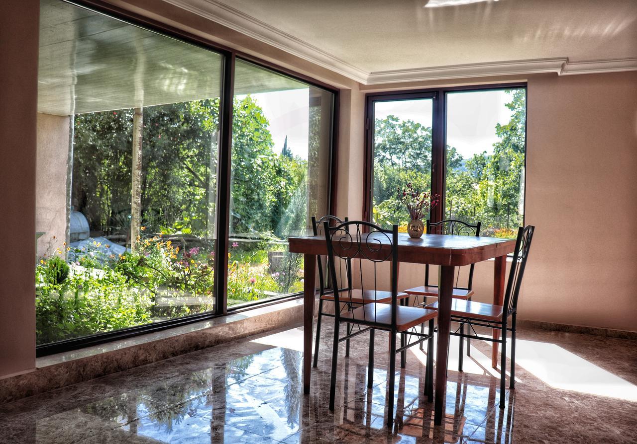 The Kiwi House Hotel Lagodekhi Ngoại thất bức ảnh