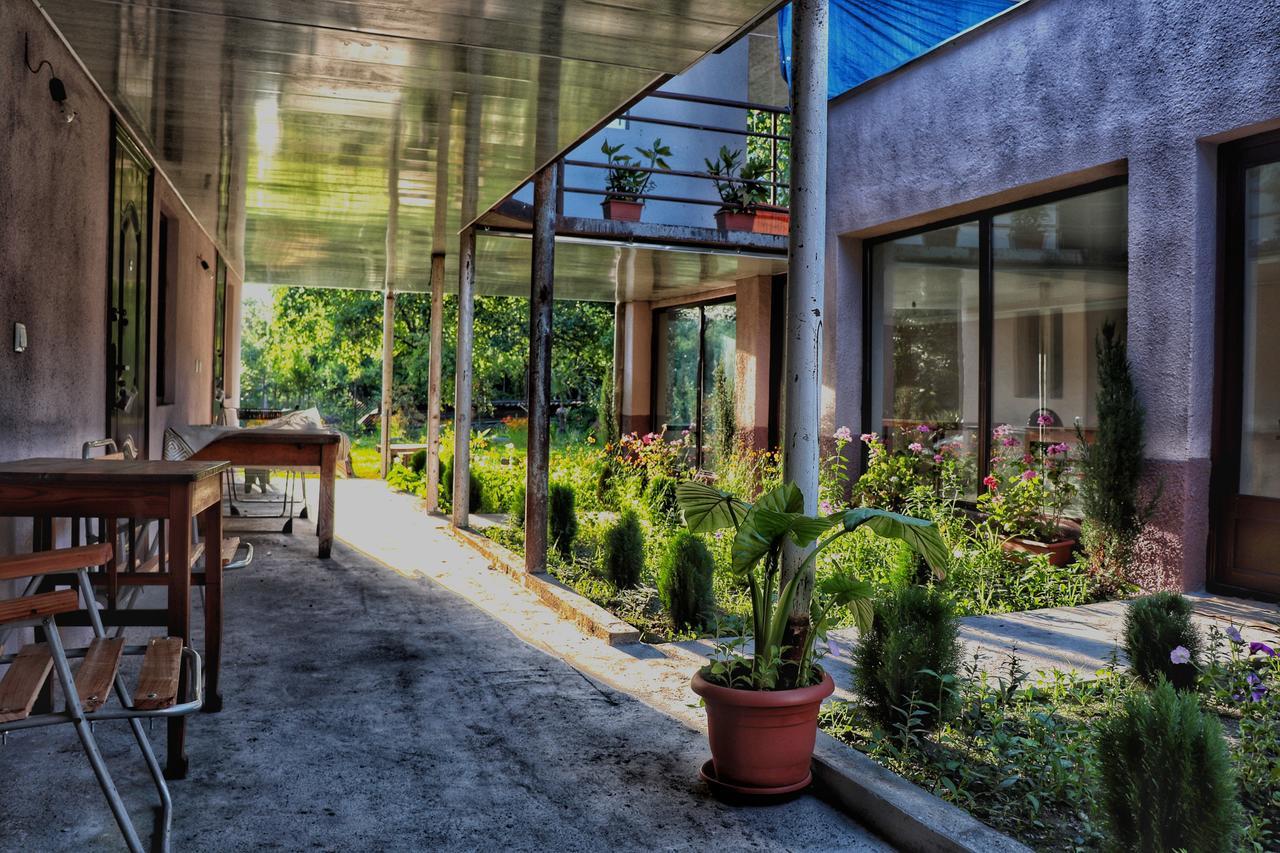 The Kiwi House Hotel Lagodekhi Ngoại thất bức ảnh